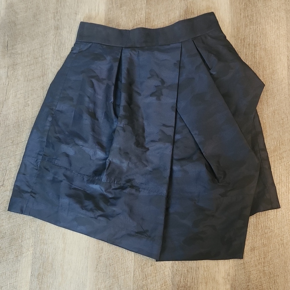 Banana Republic Skirt. Navy Blue & Black Camo Print. Size 00P